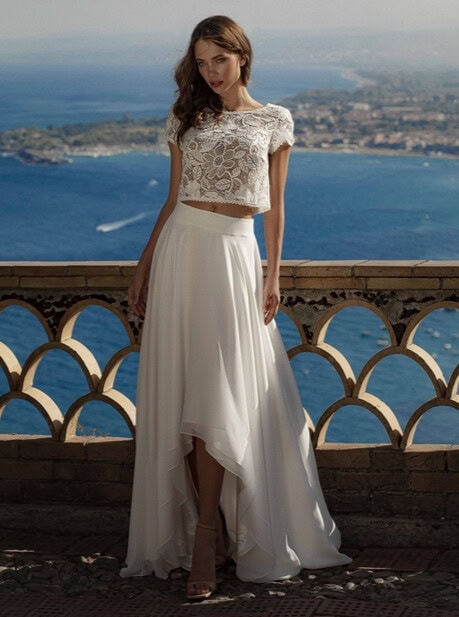 EN349H face Créatif Paris top court manches courtes en guipure jupe asymétrique mousseline magasin de robes de mariée Paris