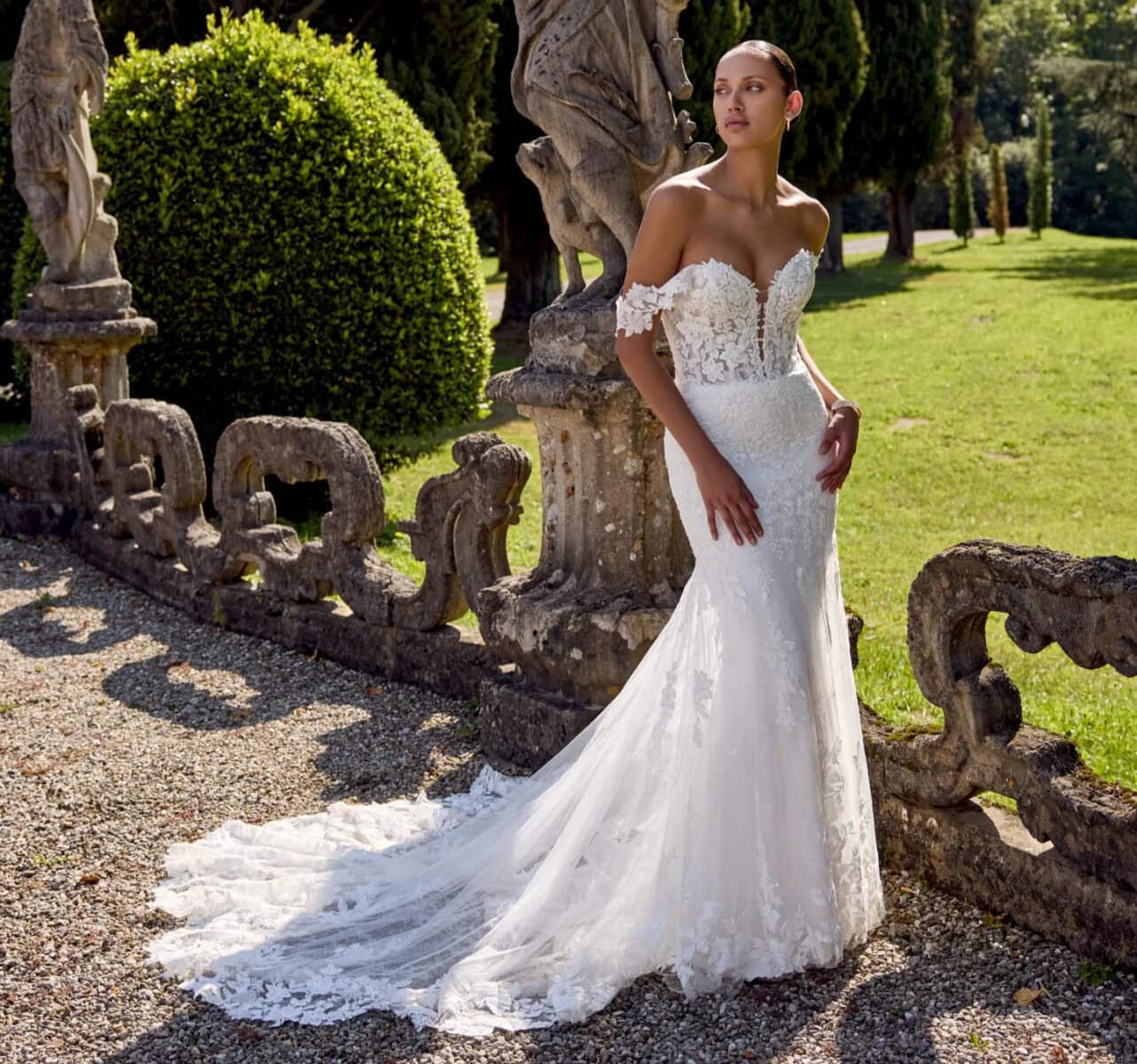 Elissa face Justin Alexander robes de mariée sirène dentelle bustier coeur manchettes dentelle traîne boutique de robes de mariée Nogent sur Marne