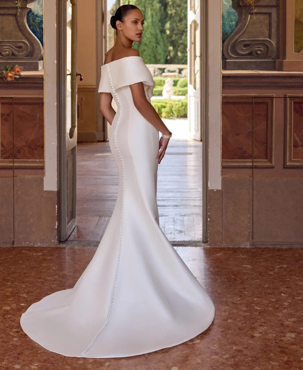 Fiona dos Justin Alexander robe de mariée sirène en mikado décolleté bardot cache coeur traîne magasin de robes de mariée Nogent sur Marne