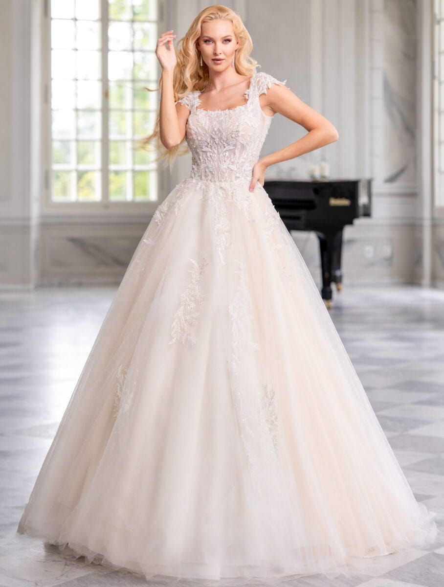 Gerbera face ms Moda robe de mariée dentelle perlée top décolleté droit bretelles manchettes dentelle jupe tulle traîne magasin de robes de mariée Annecy