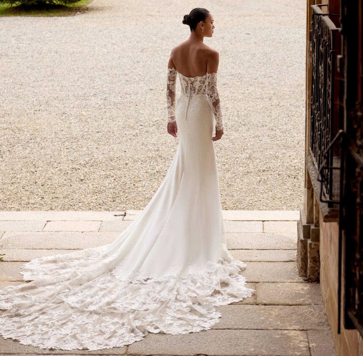 Hope dos Justin Alexander robe de mariée sirène top en dentelle bustier coeur jupe crêpe traîne dentelle manches amovibles dentelle magasin de robes de mariée Nogent sur Marne