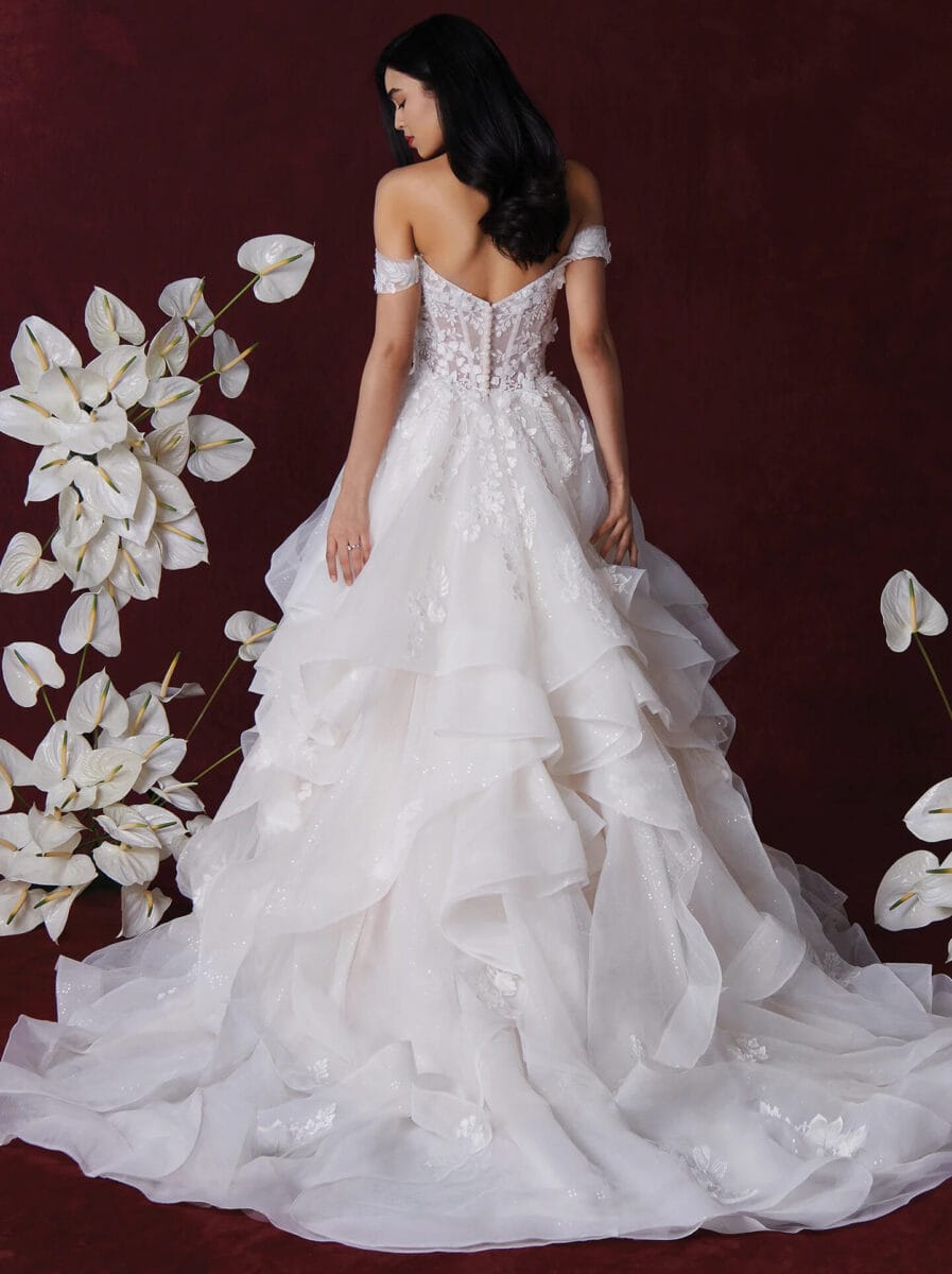 Hyacinth dos Justin Alexander robe de mariée princesse bustier dentelle droit manchettes dentelle jupe volants organza traîne magasin de robes de mariée Nogent sur Marne