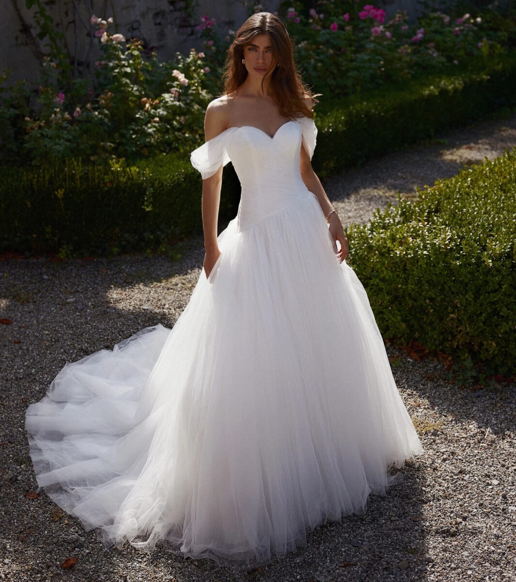 Ingrid face Justin Alexander robe de mariée princesse bustier coeur tulle plissé asymétrique long jupe tulle traîne magasin de robes de mariée Nogent sur marne