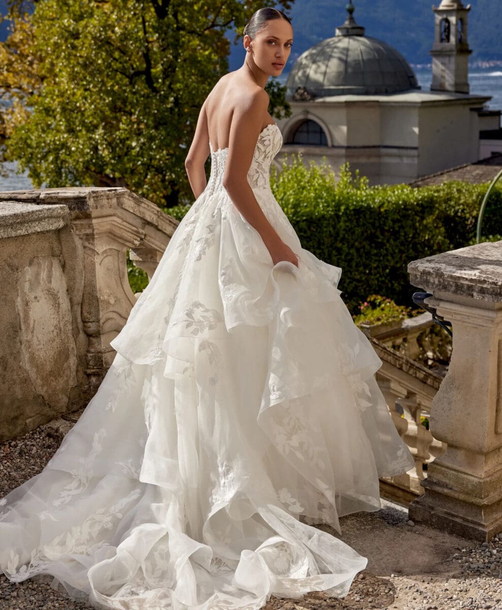 Kerenza dos Justin Alexander robe de mariée princesse top vague dentelle jupe volants traîne magasin de robes de mariée Nogent sur Marne