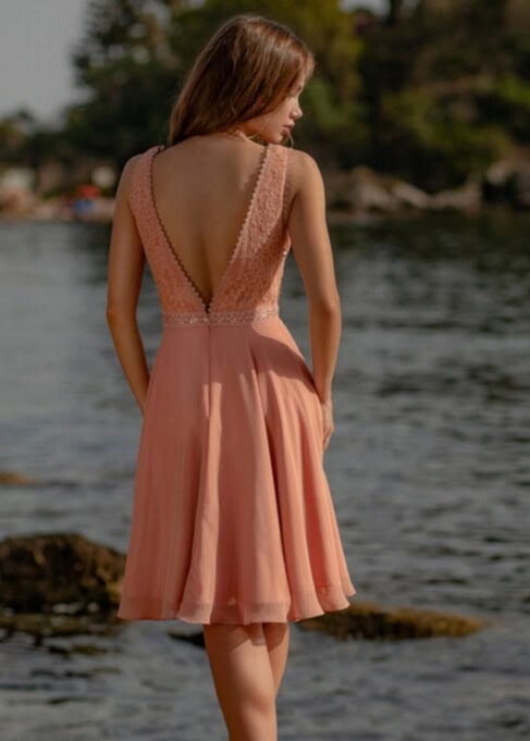 RO644C dos Créatif Paris robe de mariée courte fluide évasée civile top dentelle décolleté V bretelles larges ceinture taille jupe mousseline boutique de robes de mariée Annecy