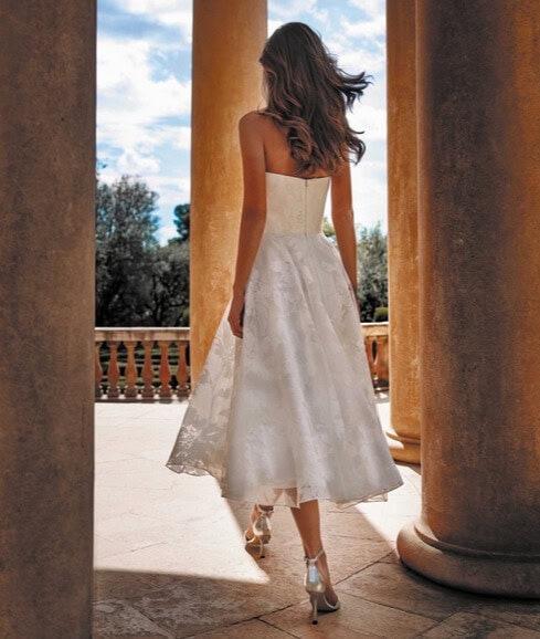 RO671C dos Créatif Paris robe de mariée bustier coeur drapé organza jupe mi-longue évasée magasin de robes de mariée Annecy courte civile