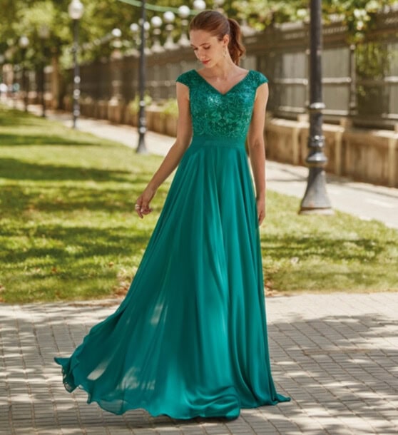 RP090 face Créatif Paris robe de soirée top dentelle décolleté V manchettes ceinture taille jupe fluide évasée mousseline magasin de robes de soirée Annecy