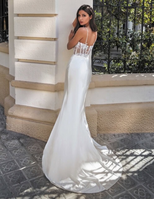 RP100H dos Créatif Paris robe de mariée sirène top dentelle décolleté V bretelles fines jupe satin fluide drapé fendue magasin de robes de mariée Annecy