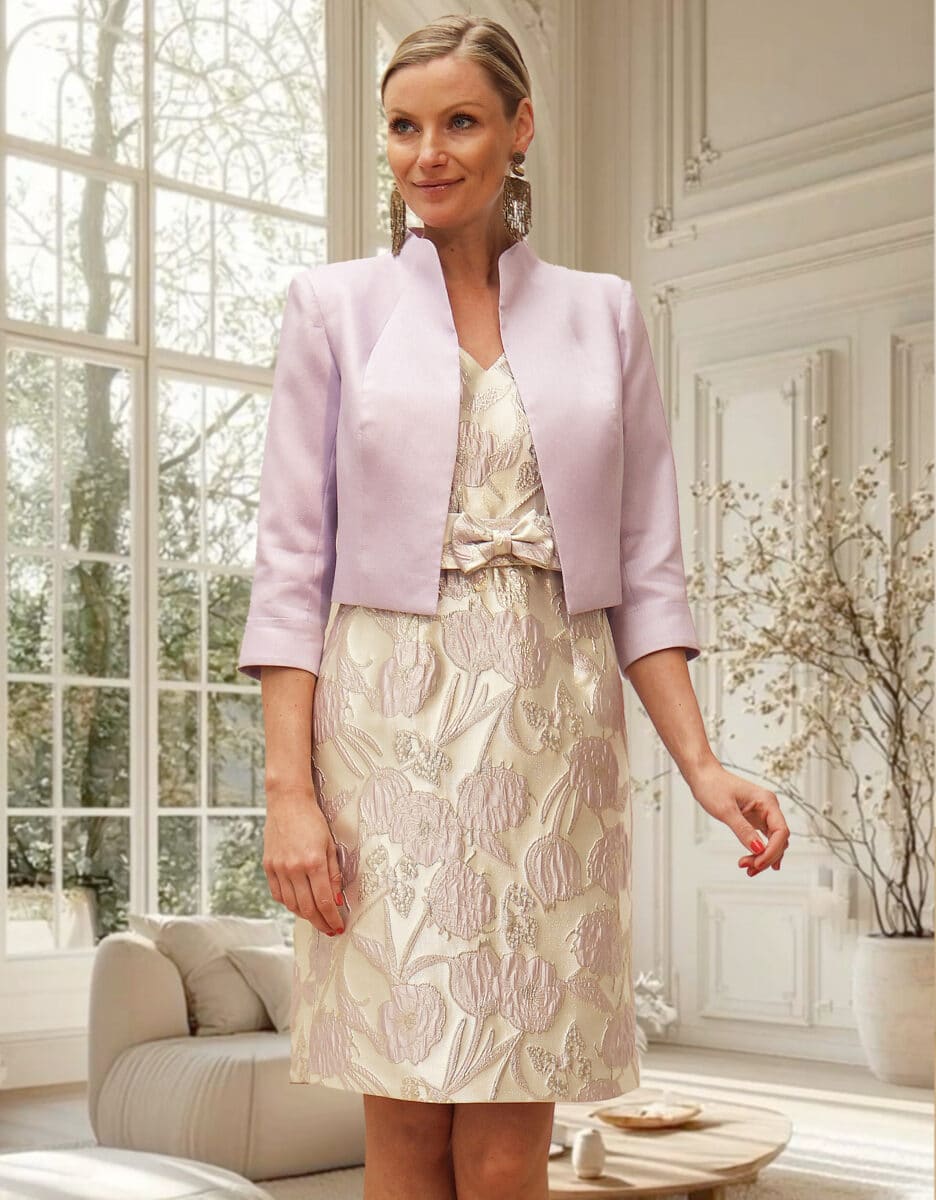 261-016-01 : 261-015-01 face Linéa Raffaelli ensemble de cocktail robe droite jacquard top décolleté V ceinture noeud bolero satin manches trois quart magasin de robes de soirée Paris