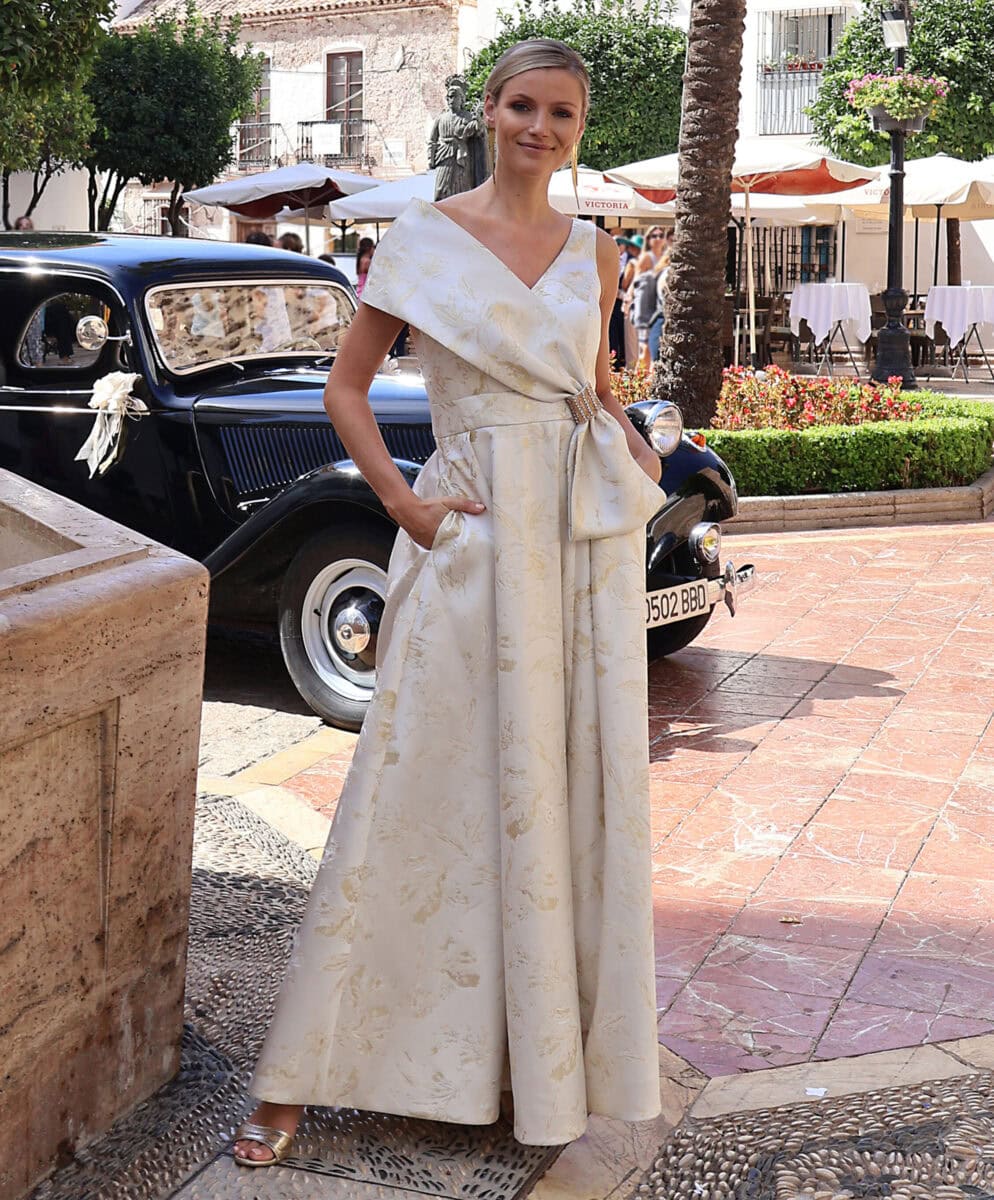 261-218-01 face Linéa Raffaelli robe longue décolleté V pan asymétrique jupe plis robe maman des mariés magasin de robes de soirée Paris