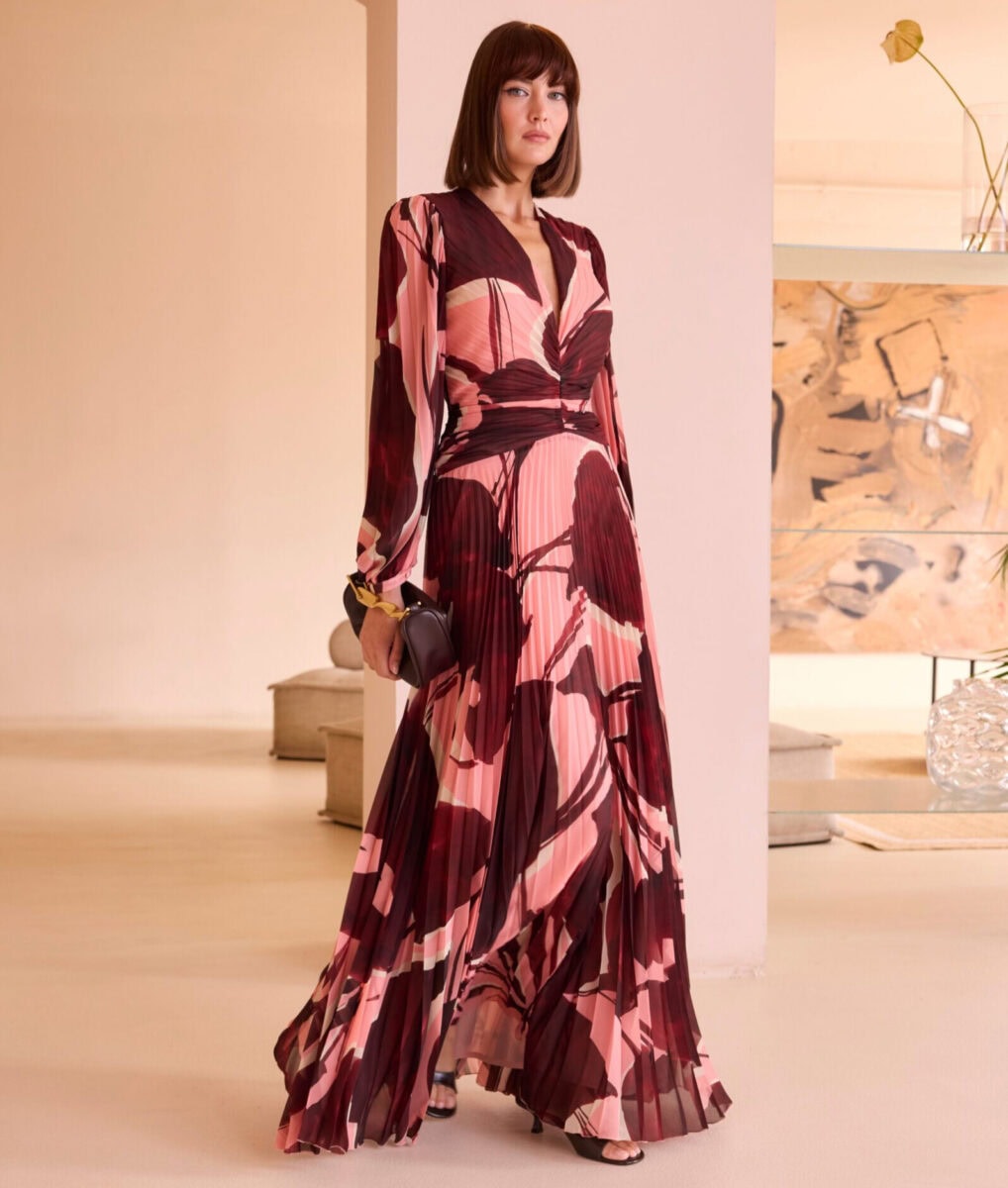 52567 face Carla Ruiz robe de soirée longue top plissé décolleté V manches longues bouffantes ceinture drapée jupe plissée robe de mère des mariés magasin de robes de soirée Paris