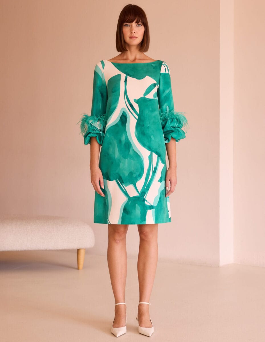 52570 face Carla Ruiz robe courte droite motif floral manches trois quart décolleté droit robe maman des mariés magasin de robes de soirée Paris