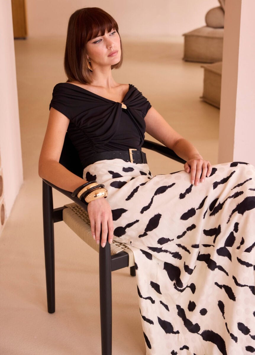 52581:52512 assise Carla Ruiz top drapé noir jupe longue évasée à motifs tenue mère des mariées magasin de robes de soirée Paris