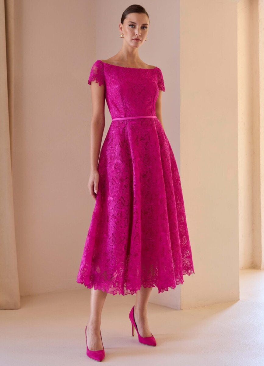 52586 face Carla Ruiz robe de soirée dentelle cope midi col bateau robe maman des mariée magasin de robes de soirée Paris