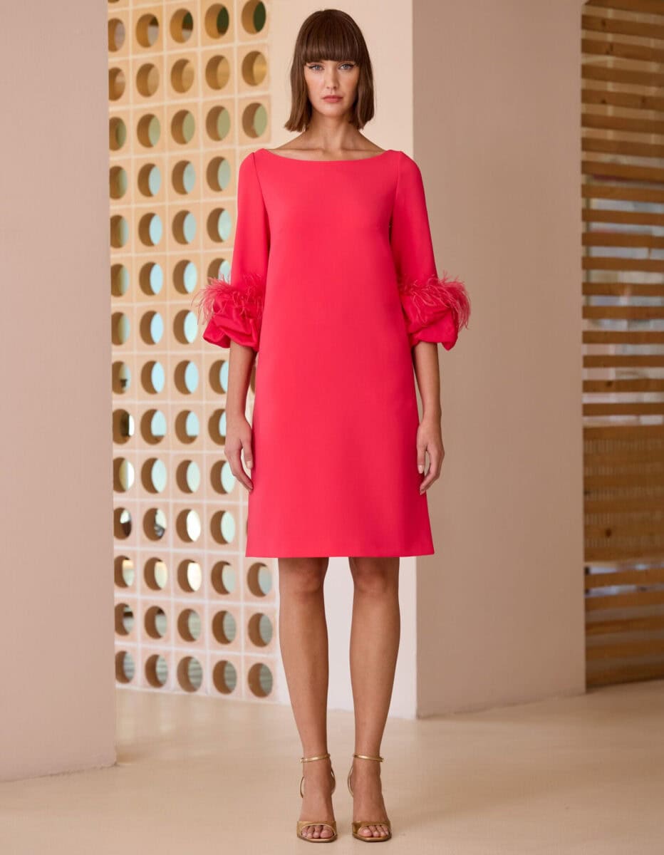 52603 face Carla Ruiz robe de soirée droite courte encoluer bateau manches trois quart bouillonnées robe mère des mariées magasin de robes de soirée Paris