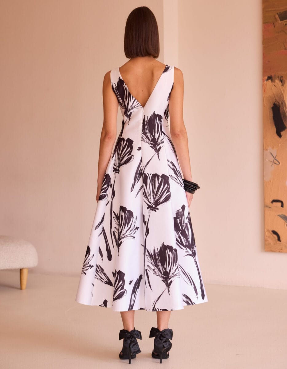 52668 dos Carla Ruiz robe de soirée mi-longue corolle encolure ronde motif blanc noir robe mère des mariés magasin de robes de soirée Paris