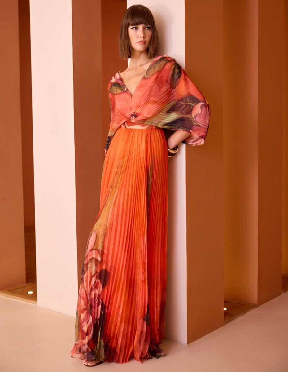 52700 face Carla Ruiz ensemble top jupe longue de soirée top chauve souris plissé jupe longue plissée motifs ensemble de soirée pour mères des mariée magasin de robes de soirée Paris