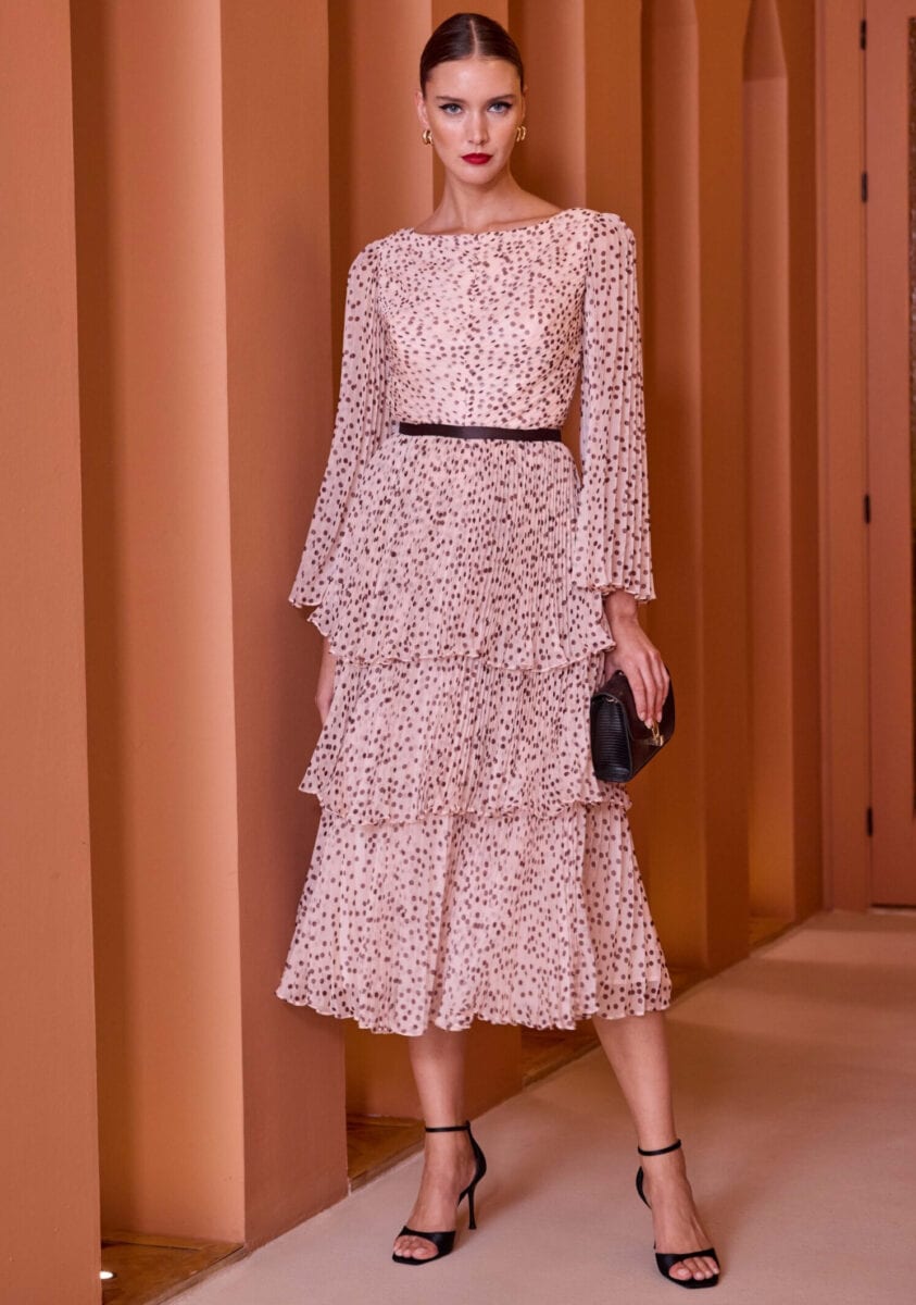 52711 face Carla Ruiz robe mi longue mousseline volants manches longues robe maman des mariés magasin de robes de soirée Paris