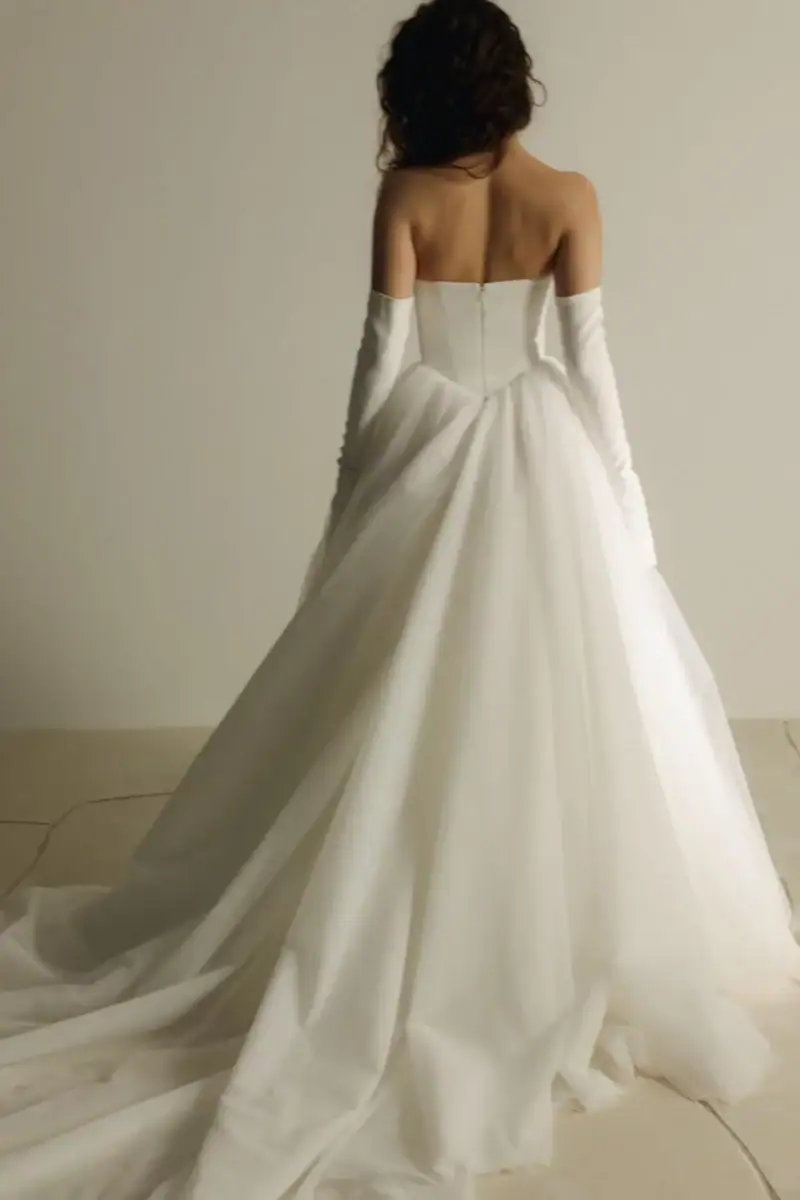 Bowie dos Eva Lendel robe de mariée princesse bustier droit jupe tutu tulle plat traîne magasin de robes de mariée Paris