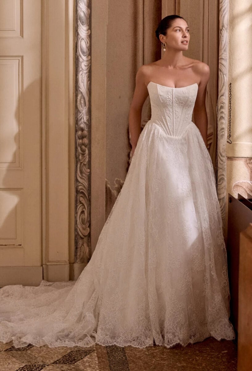 Leighton face Justin Alexander robe de mariée princesse bustier droit dentelle traîne magasin de robes de mariée nogent sur marne