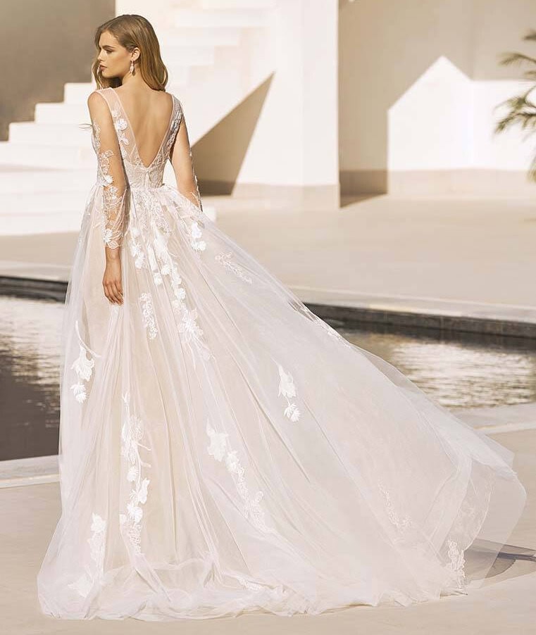 Liberty dos Pronovias robes de mariée A-line trapèze princesse tulle dentelle décolleté V manches longues magasin de robes de mariée Nogent sur Marne