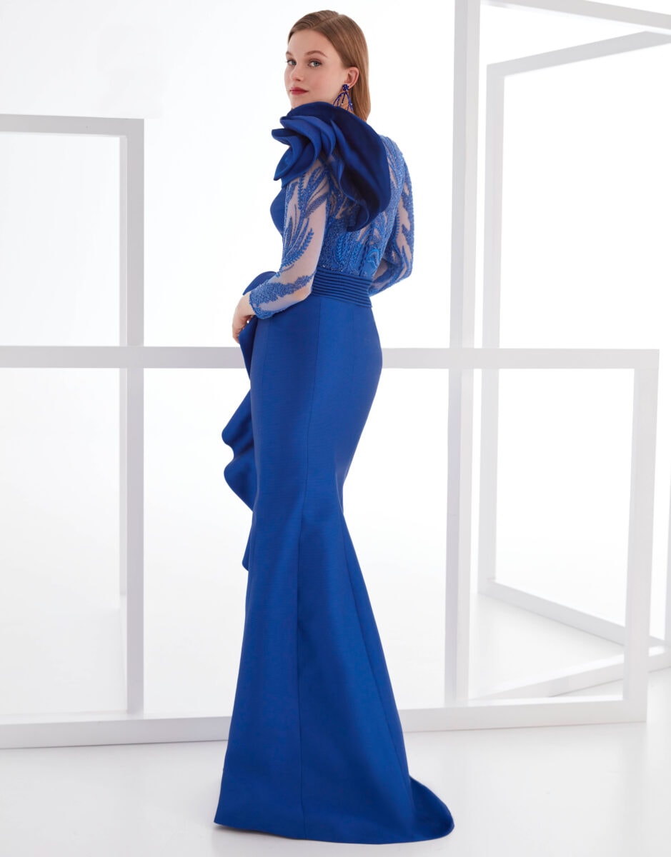 MG3721 dos Manu Garcia robe de soirée longue mikado satin robe ajustée top décolleté V manches longues dentelle jupe volants fendue robe maman des mariés magasin de robes de soirée Paris