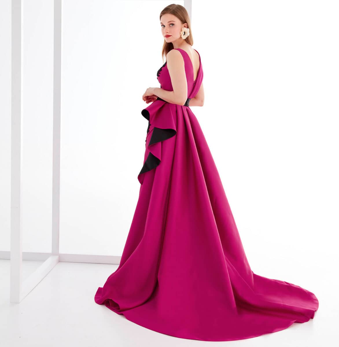 MG3729 dos Manu Garcia robe de soirée droite fourreau top décolleté V jupe fendue ceinture pan robe maman des mariés magasin de robes de soirée Paris