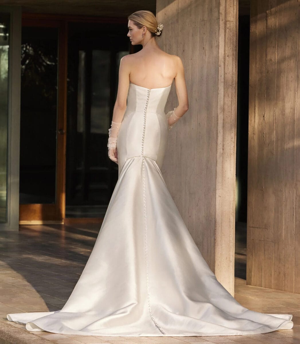 Magnolie dos Pronovias robe de mariée sirène mikado satin bustier creusé traîne magasin de robes de mariée Annecy