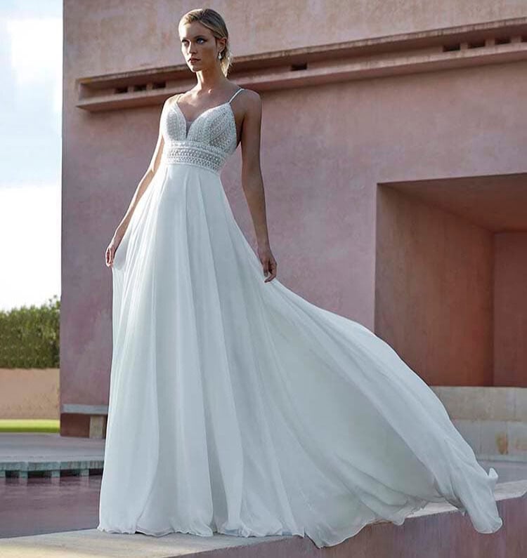 Morgat face Pronovias robe de mariée fluide trapèze taille haute décolleté V ceinture large guipure jupe évasée mousseline traîne magasin de robes de mariée Annecy