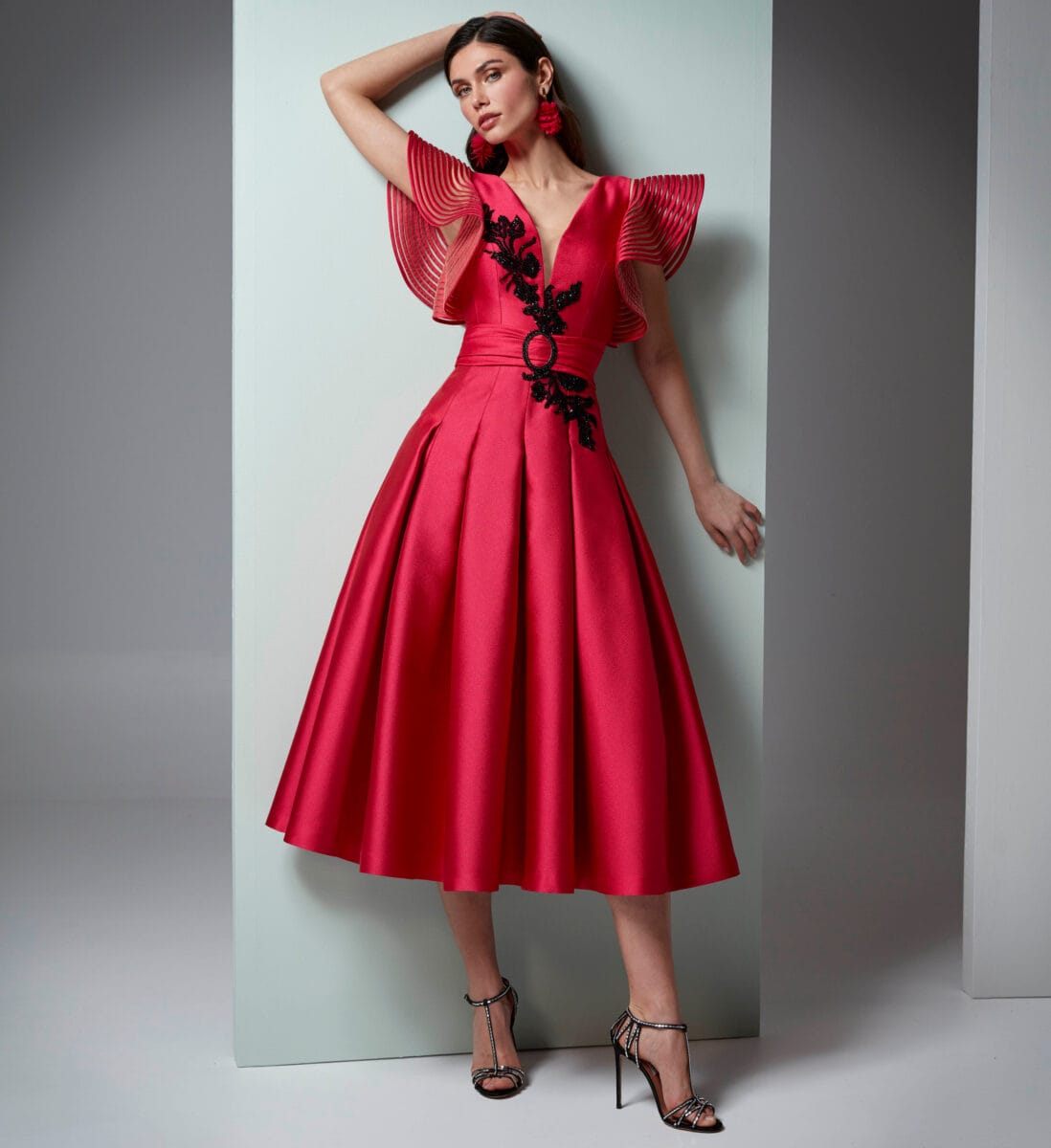 VL5628 face Valerio Luna robe de soirée midi top volants décolleté V jupe évasée à plis creux robe maman des mariés magasin de robes de soirée Paris