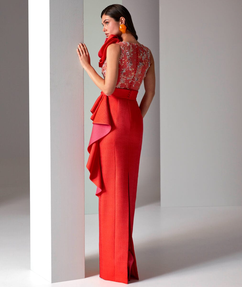 VL5637 dos Valerio Luna robe de soirée lo,ngue ajustée top perlé décolleté V fleur oversize pans ceinture taille robe maman des mariés magasin de robes de soirée Paris