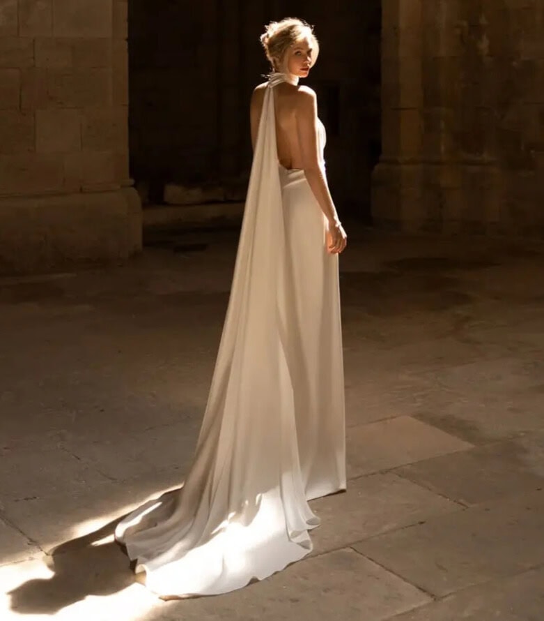 rouge dos eva lendel robe fluide satin décolleté v drapé traîne magasin de robe de mariée Paris