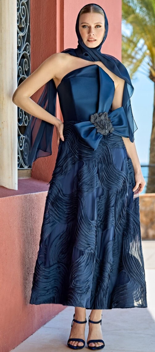 1261020 face Sonia Pena robe de soirée mi longue maman des mariés magasin de robes de soirée Annecy