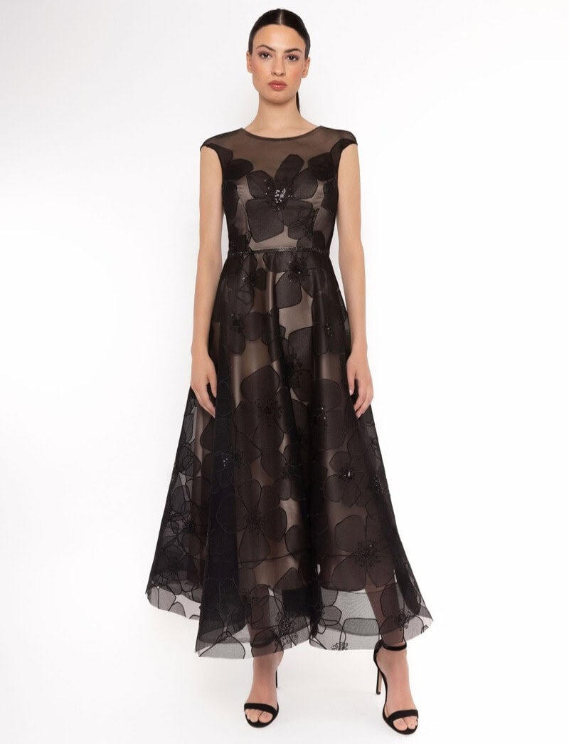 52520 face Carla ruiz robe longue mère des mariés magasin de robes de soirée Paris