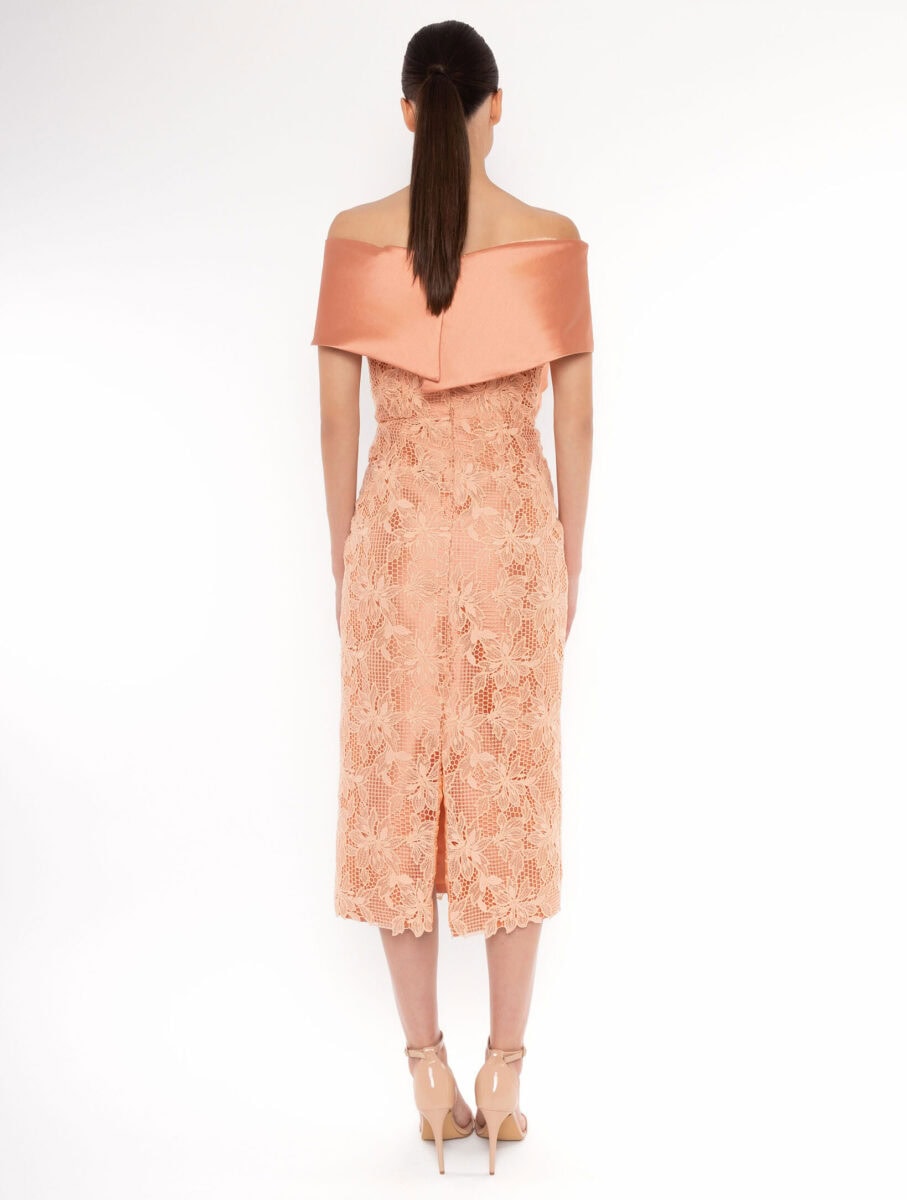 52587 dos Carla Ruiz robe midi mère des mariés dentelle guipure satin magasin de robes de soirée Paris