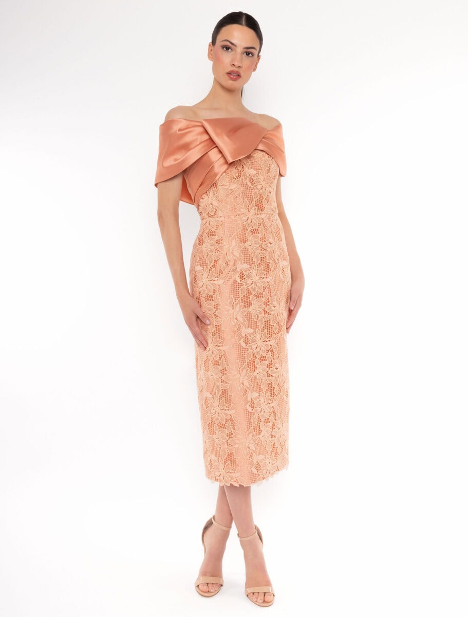 52587 face Carla Ruiz robe midi mère des mariés dentelle guipure satin magasin de robes de soirée Paris