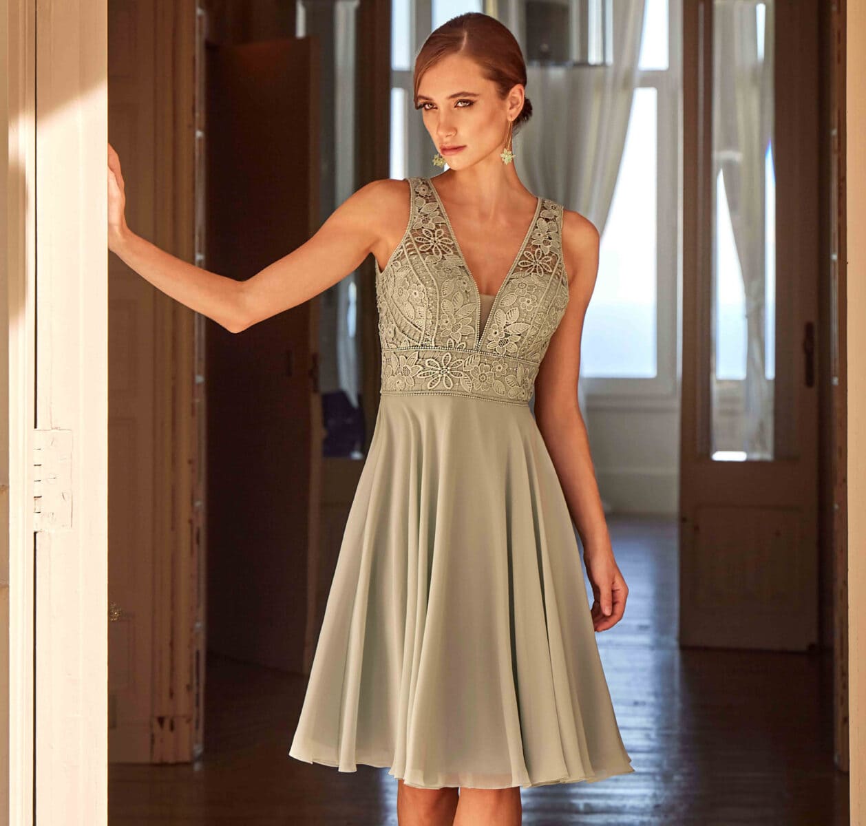 Ro715c face Créatif Paris robe de soirée courte mousseline dentelle robe mère des mariés magasin de robes de soirée Paris