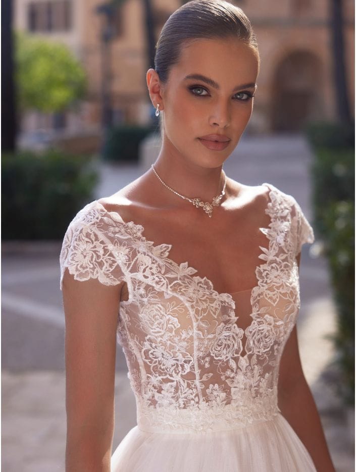 E454 face Bianco Evento top de mariée dentelle magasin de robes de mariée Annecy