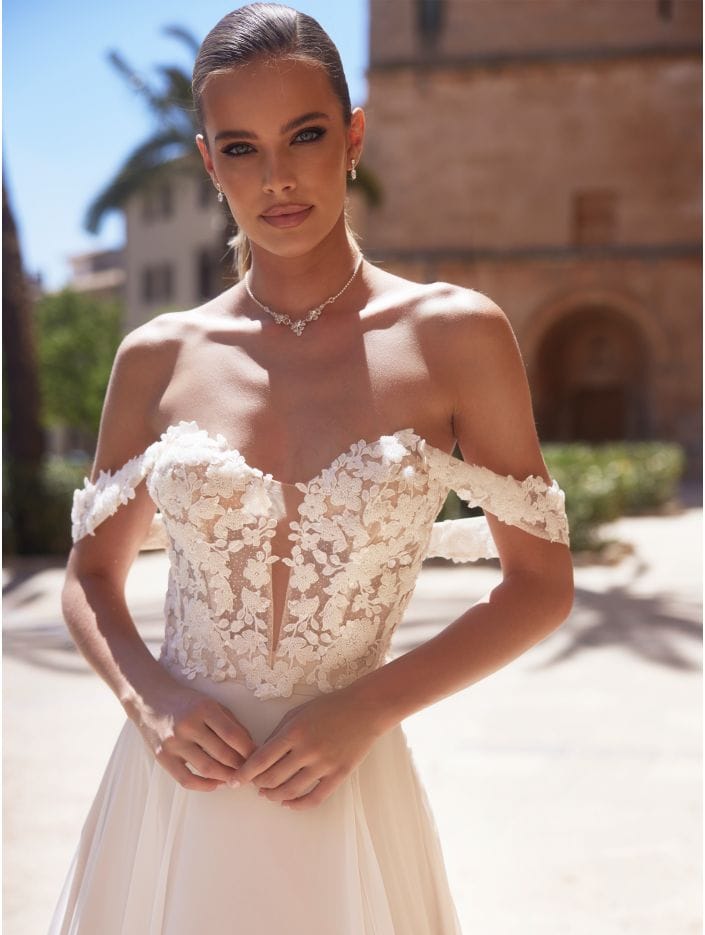 E471 face Bianco Evento bustier dentelle pour mariée magasin de robes de mariée Annecy