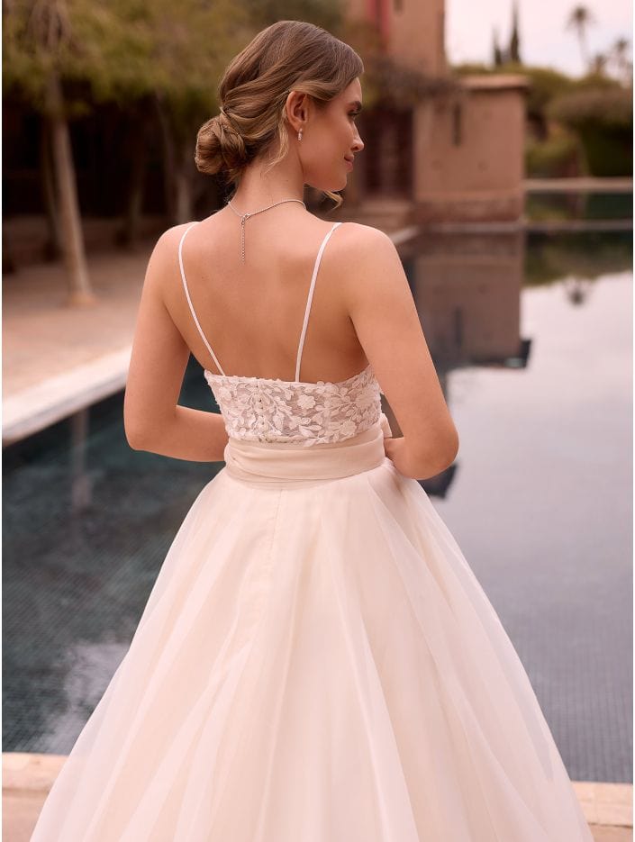 E501 dos Bianco Evento robe de mariée princesse top dentelle jupe tulle ceinture taille noeud magasin de robes de mariée Annecy