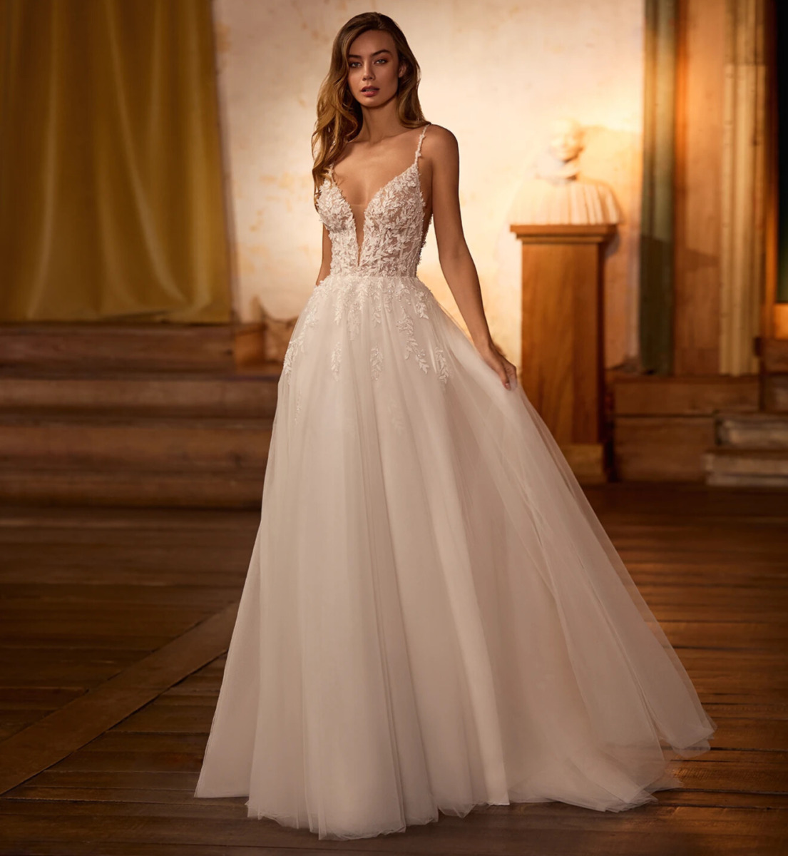 Ines face Alberto Palatchi robe de mariée princesse tulle dentelle bretelles fines magasin de robes de mariée Annecy