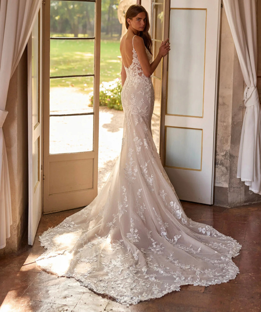 Mylène dos Alberto Palatchi robe sirène dentelle décolleté V bretelles fines traîne robe de mariée glamour sexy féminine magasin de robes de mariée Annecy
