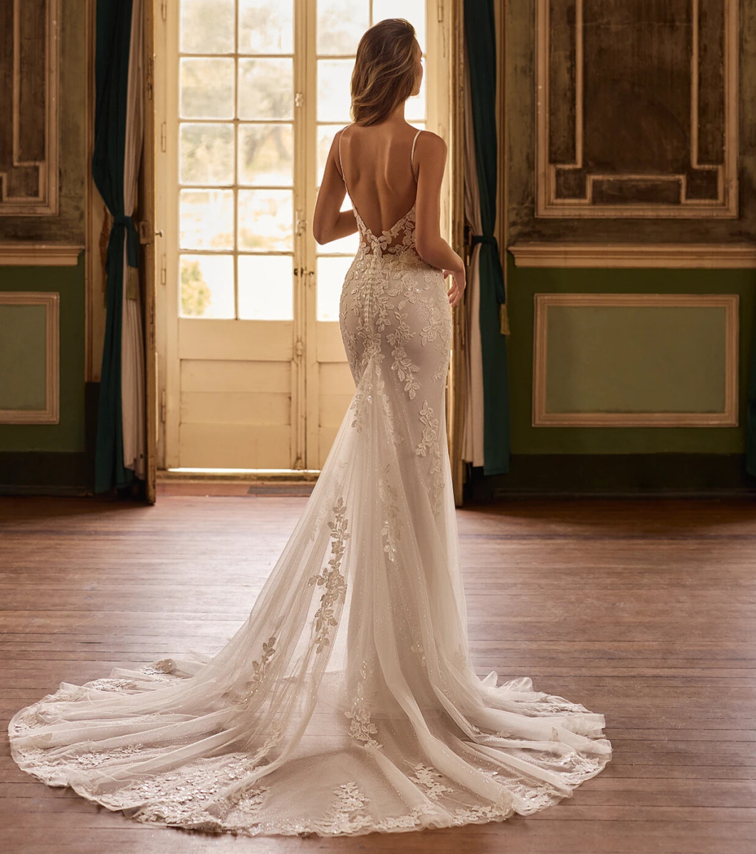 Sigrid dos Alberto Palatchi robe sirène dentelle fines bretelles traîne robe sexy glamour près du corps magasin de robes de mariée Annecy