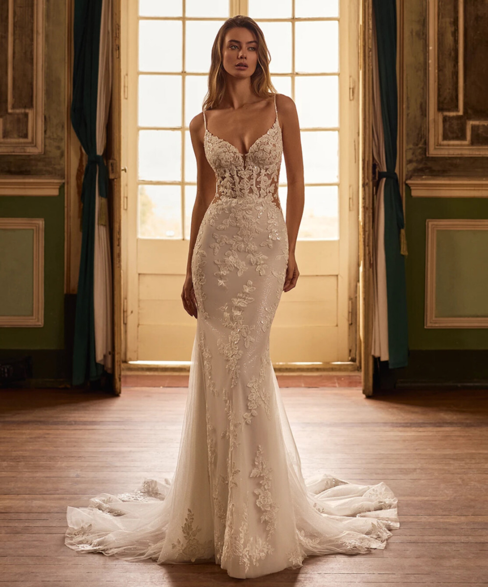 Sigrid face Alberto Palatchi robe sirène dentelle fines bretelles traîne robe sexy glamour près du corps magasin de robes de mariée Annecy