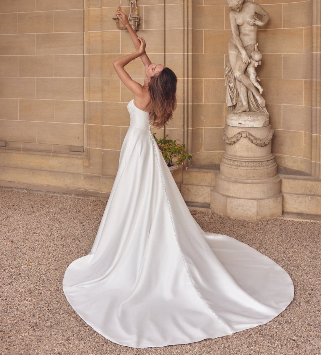 Mia face Justin Alexander robe de mariée princesse bustier mikado dentelle traine jupe évasée satin magasin de robes de mariée Paris