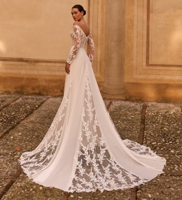 Ornella dos Alberto Palatchi robe de mariée bustier coeur manches longues dentelle jupe mousseline dentelle traîne magasin de robes de mariée Annecy