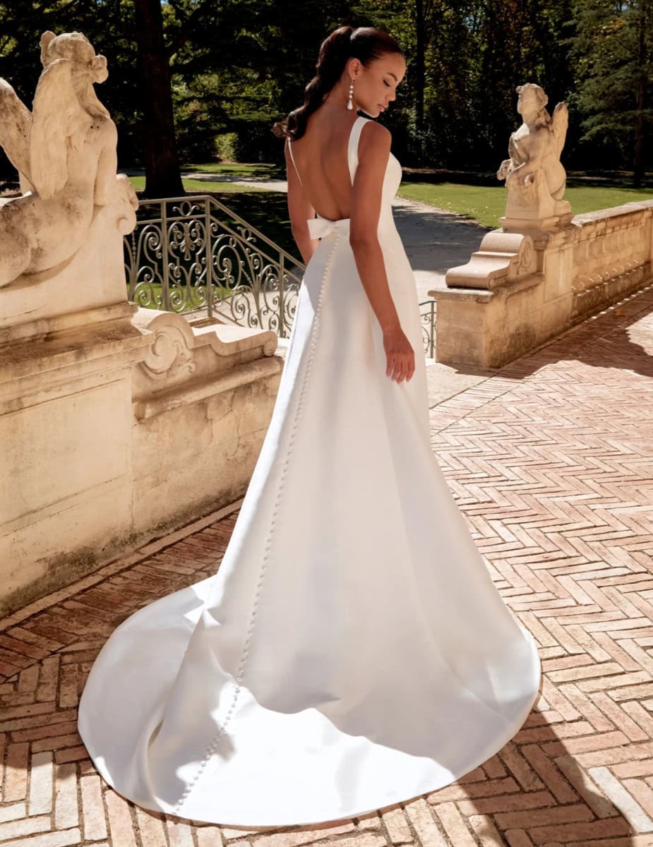 44576 dos Justin Alexander robe de mariée trapèze A-line en mikado encolure droite dos nu traîne magasin de robes de mariée O'scarlett paris