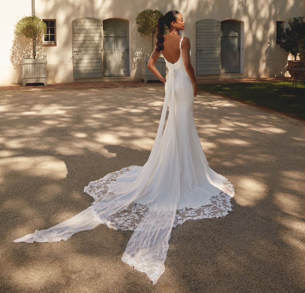 44594 dos Justin Alexander robe de mariée sirène dentelle crêê pans de mousseline traîne dentelle magasin de robes de mariée Paris