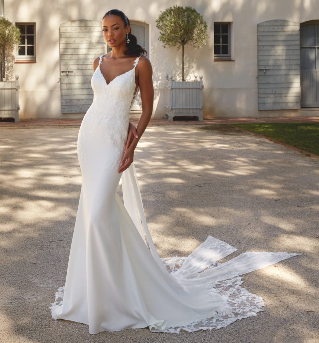 44594 face Justin Alexander robe de mariée sirène dentelle crêê pans de mousseline traîne dentelle magasin de robes de mariée Paris