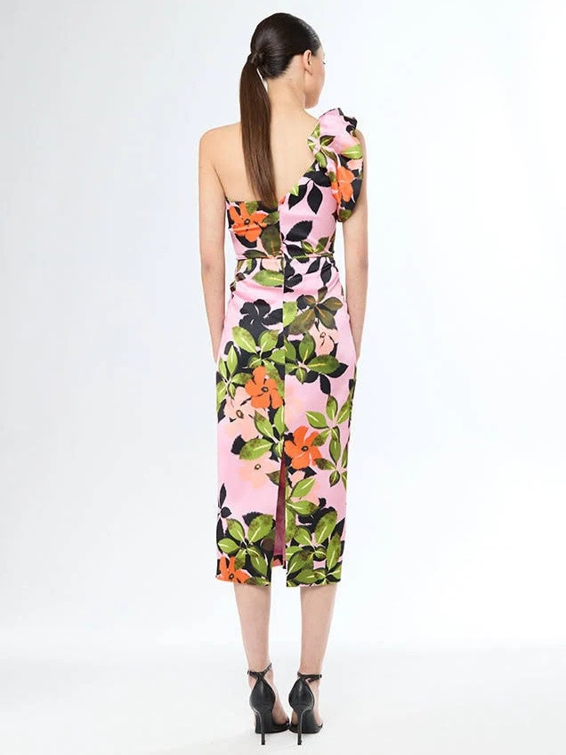 Robe longue à motif floral coloré avec épaule asymétrique, vue de dos.